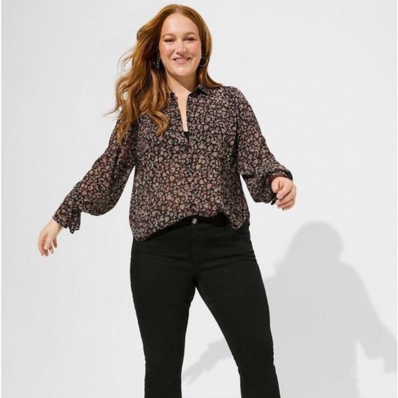 NWT- Torrid Size: 4 ~ Festi Tissue Weight Chiffon Button Front, Puff Sleeve Top - Picture 4 of 6